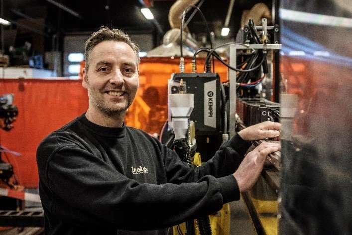 welder and robot